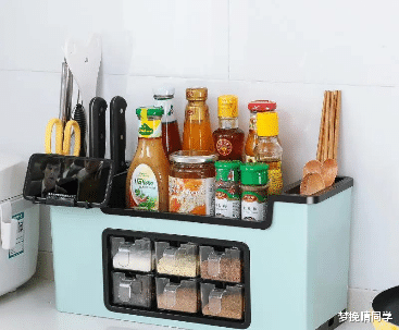 发现一户人家的厨房,从来不摆瓶瓶罐罐,那叫一个整齐有序