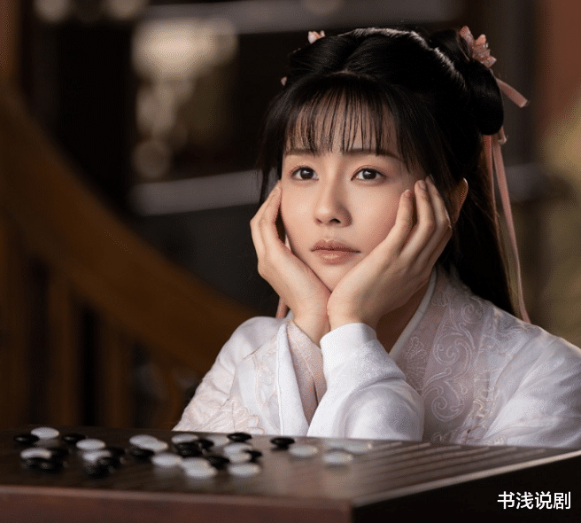 李嘉欣|同样是俏皮少女，把颜淡跟李薇放在一起看，差别出来了！