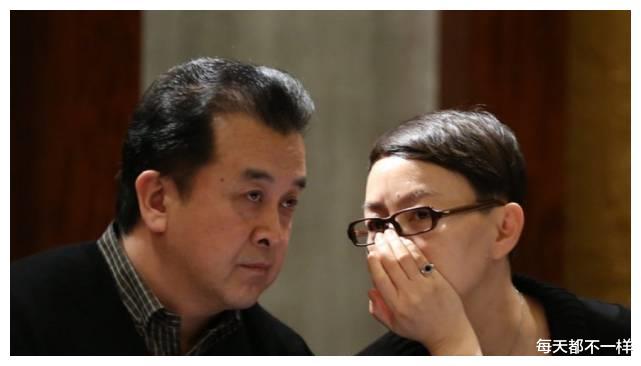 黄宏|62岁黄宏近照，隐瞒了33年的美女老婆，原来是我们熟悉的她