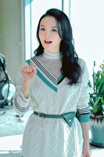 车晓|39岁车晓直播卖货，暴瘦后眼窝凹陷老态初现，前夫被悬赏2100万