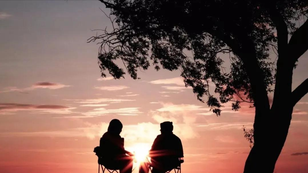 温碧霞|温碧霞秀高难度瑜伽,穿小背心秀婀娜身姿,与老公好似两代人