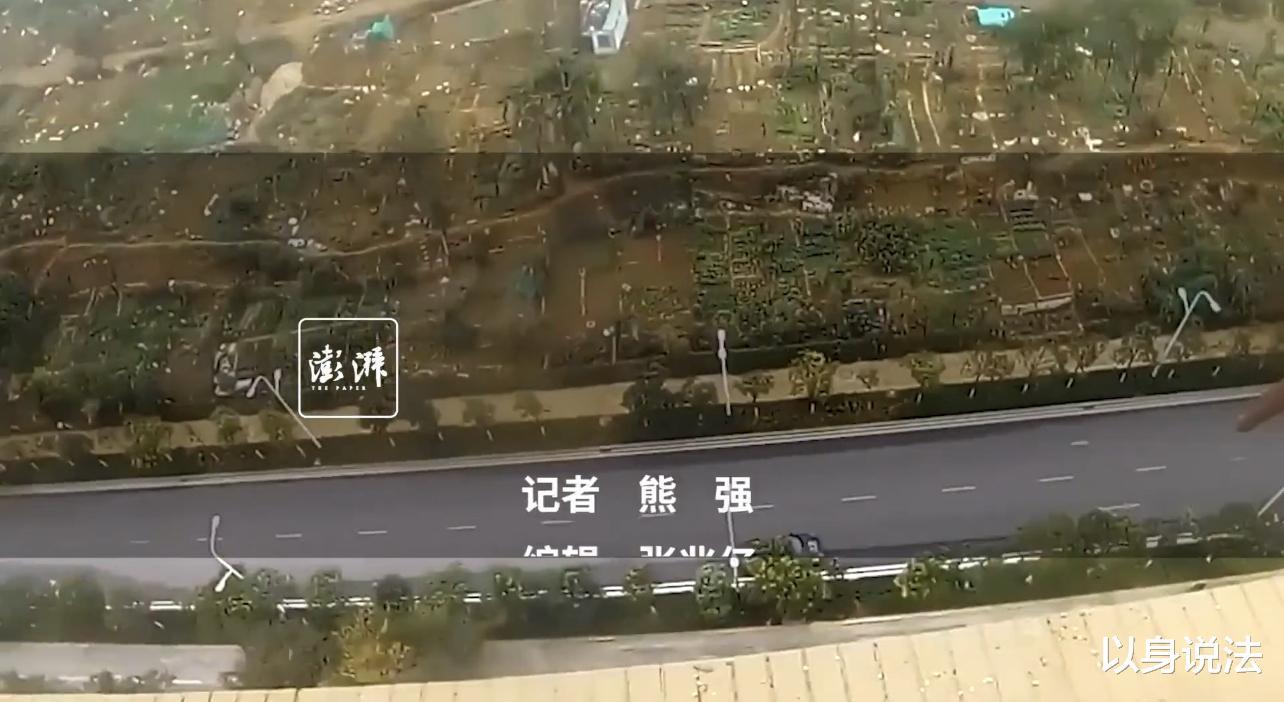 云南昆阳,宠物狗在15楼阳台玩耍时,致骨头砸伤群众