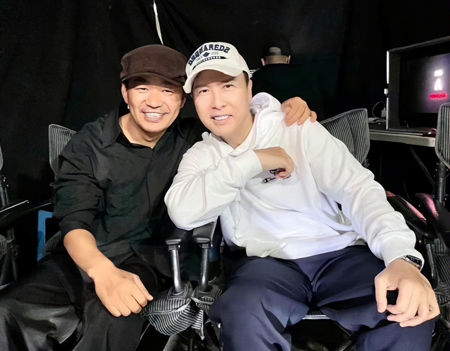 王宝强|讲义气！甄子丹现身王宝强导演新戏片场