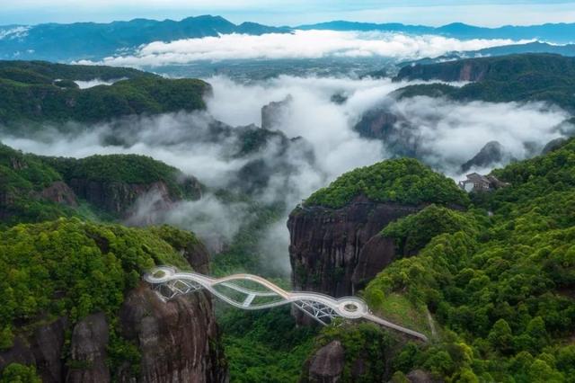 草原|《还有诗和远方》第三季启程,在诗意与烟火中感受浙江活力 蓝天下