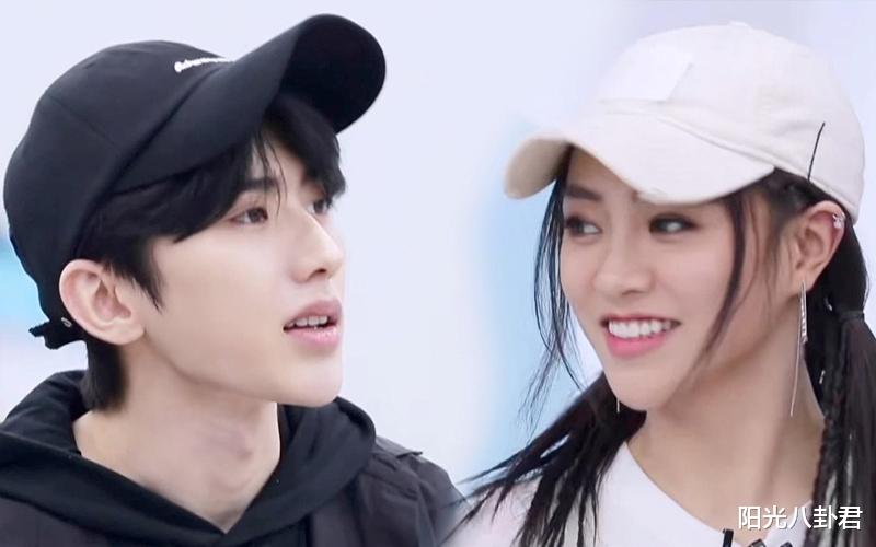 蔡徐坤|蔡徐坤谢可寅有情况?网友扒出两人多个同款,9月份就被点名爆料