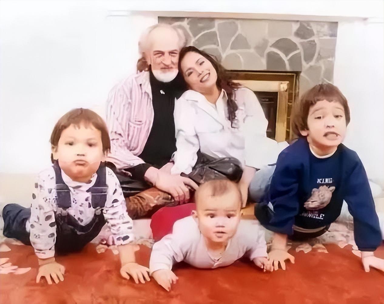 韦唯|歌手韦唯近况曝光，曾与郭德纲师父传恋情，如今58岁单身成这样