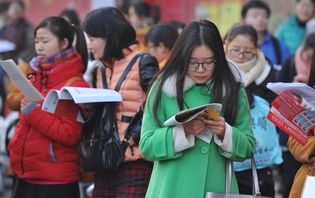 大学生|985211毕业生可直接入编，还有12万补贴？托了“人才引进”的福