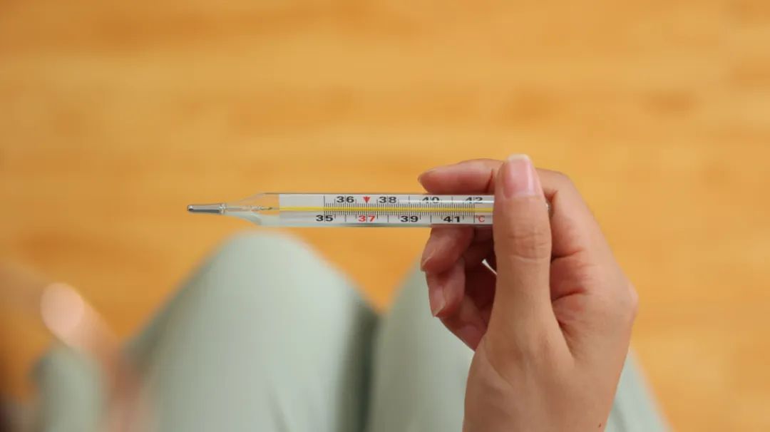 肾结石|不想被输尿管结石折磨，这4种临床表现需要警惕，早了解、早防治