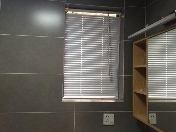 没钱装修不吊顶也不做电视墙,12w搞定全房,30年都不过时!