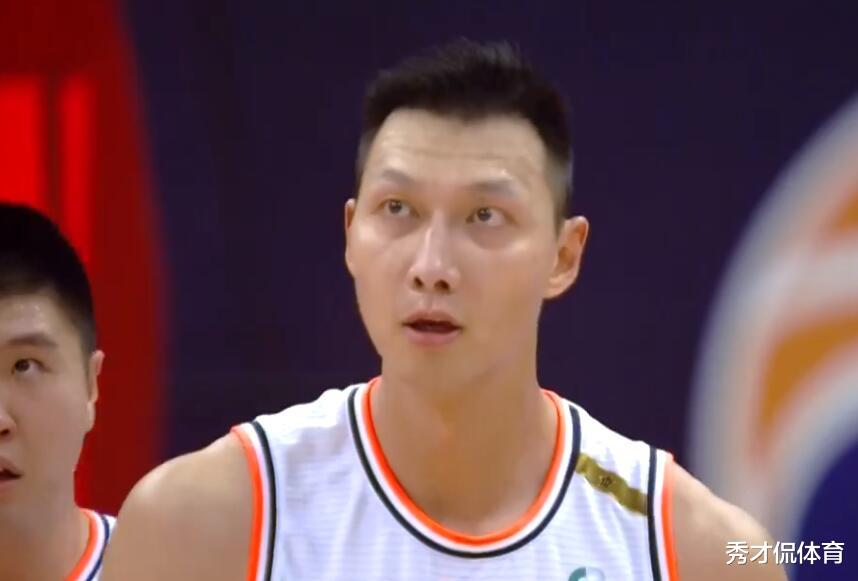 郭艾伦|CBA辽粤二番战！广东2大人形沙包对抗韩德君，郭艾伦冲2大里程碑