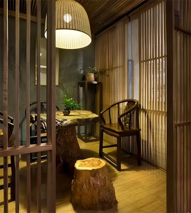 回顾安徽一茶艺师勾引老板,遭原配痛殴后裸跪求饶,最终冻死河边