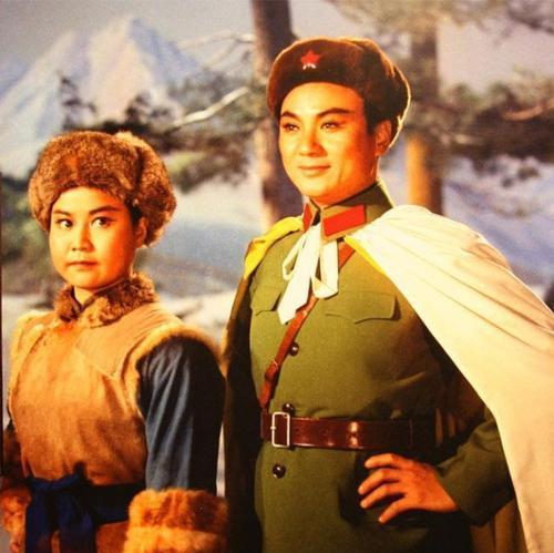 智取威虎山|上海京剧院将《智取威虎山》唱词中的“蒋介石”用“军阀”替代