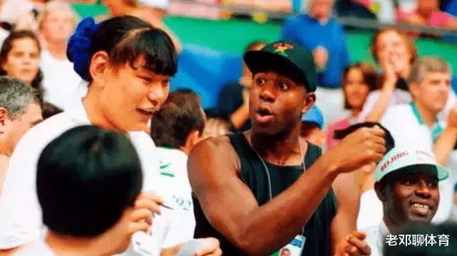 郑海霞|为何说郑海霞是女版奥尼尔！看了这4张跟NBA球星合影 你就懂