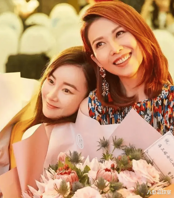 张檬|张檬金恩圣修成正果！女方将捧花亲自递给海陆，网友：这可不兴接