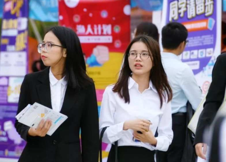 事业单位|某事业单位拟录用名单曝光，研究生占半壁江山，为何编制如此吃香