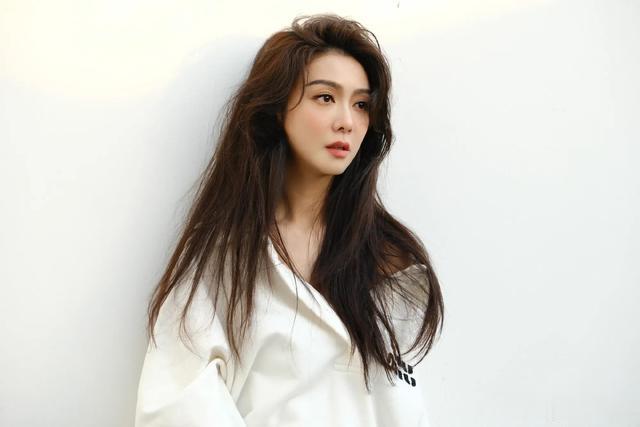 薛凯琪|薛凯琪瑞丽封面大片，魅力四射