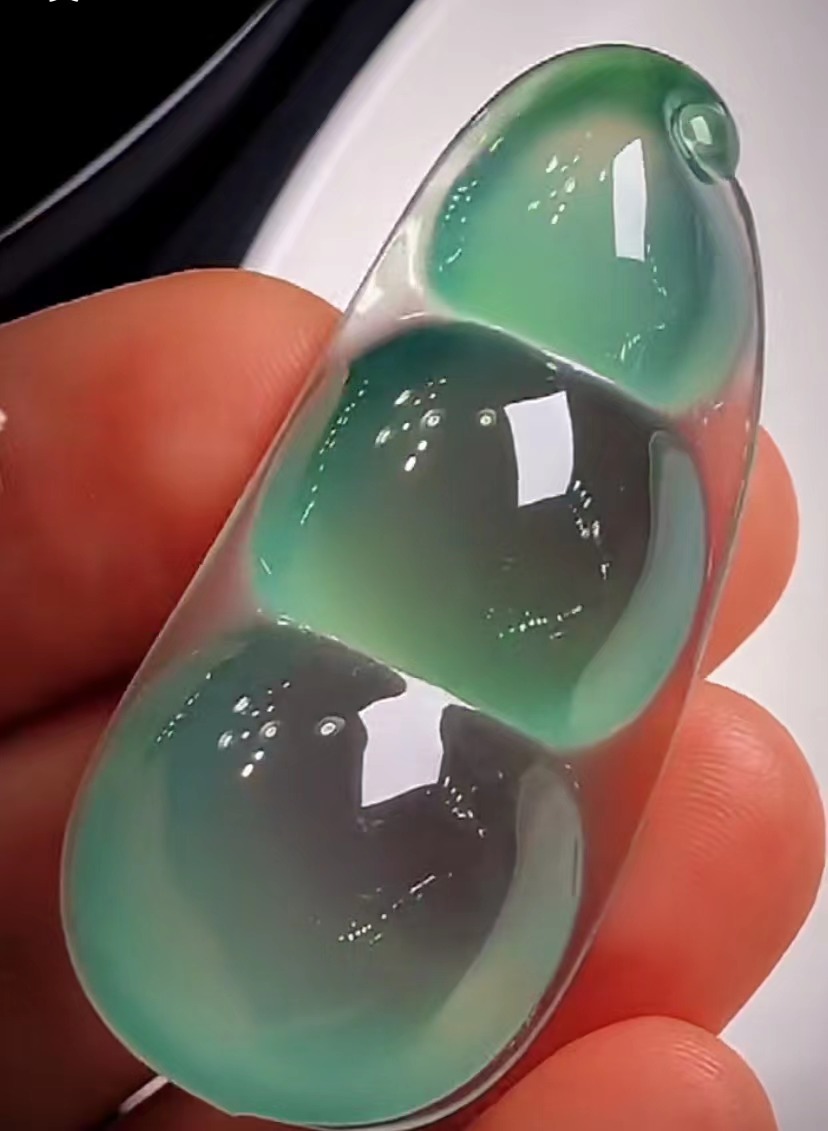 翡翠|翡翠知识篇：翡翠行业的热门品种——龙石种翡翠、金丝绿翡翠