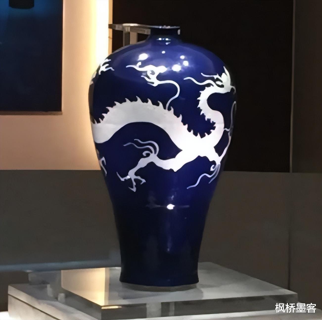 梅瓶|1976年,败家子18元贱卖传家宝,被博物馆3000元买走,今价值40亿