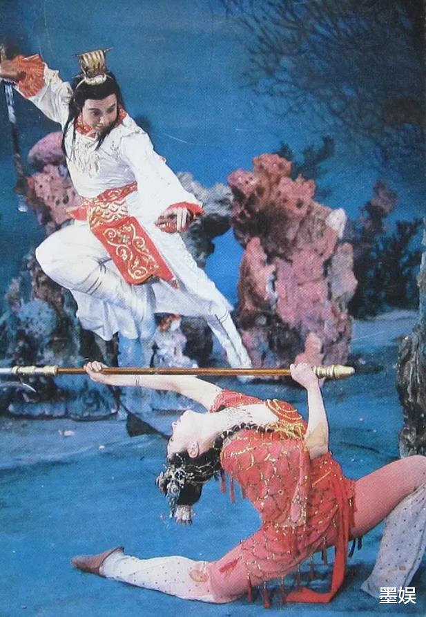 杨紫|她演了《沉香如屑》又好像没演，千篇一律的造型正在毁掉杨紫