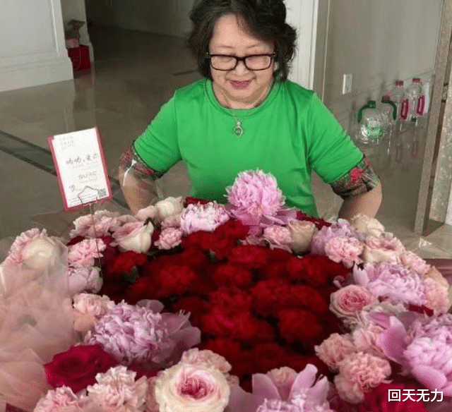 黄晓明|黄晓明新恋情实锤?绯闻女友晒庆生照显露小心机,网友:很像杨颖