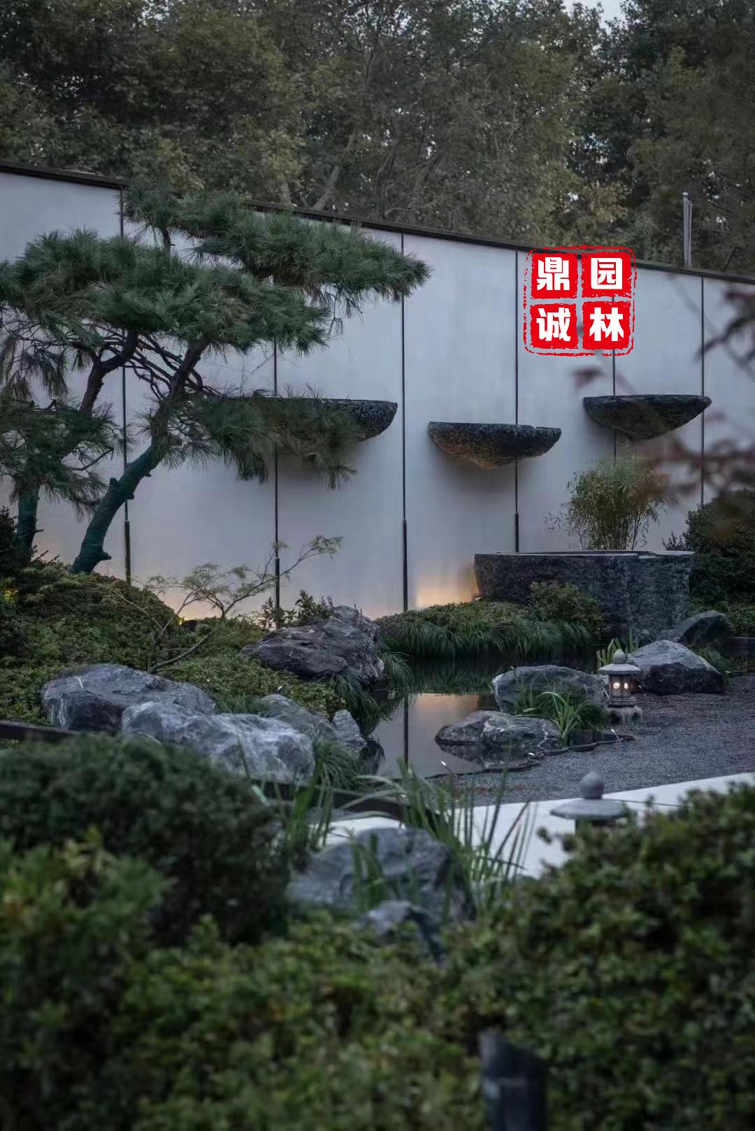 独特的黑山石打造庭院日系建筑枯山水风格