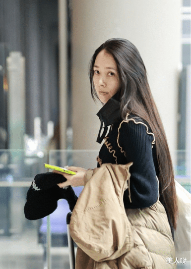 郭碧婷|郭碧婷婚变传闻后独自走机场，素颜出镜眼袋超大显憔悴，气质全无