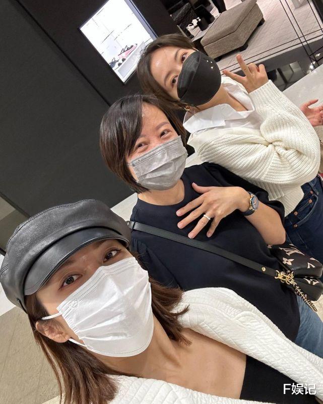 唐诗咏|与张曦雯因为拍剧成好闺蜜 唐诗咏与她们母女俩开心相聚合影