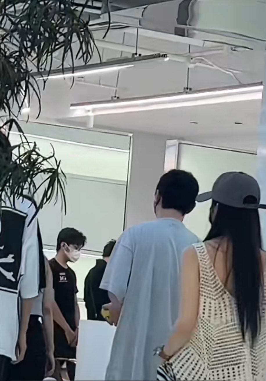 发型 王思聪新发型28880元,网友,看不懂