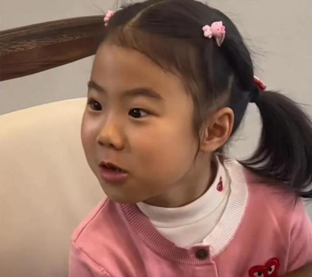 郭斌|想做姐姐的笑笑，催妈妈王楠生三胎，郭斌：我就笑笑不说话