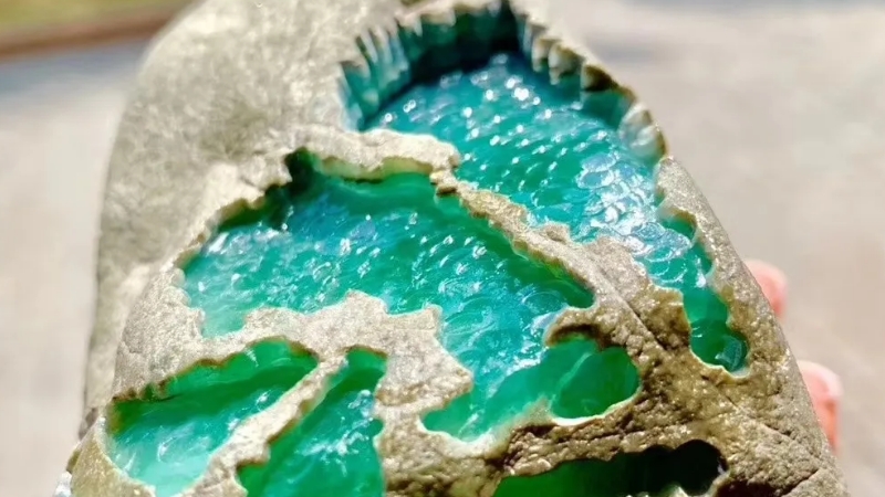 缅甸翡翠|怎么辨别缅甸翡翠原石？