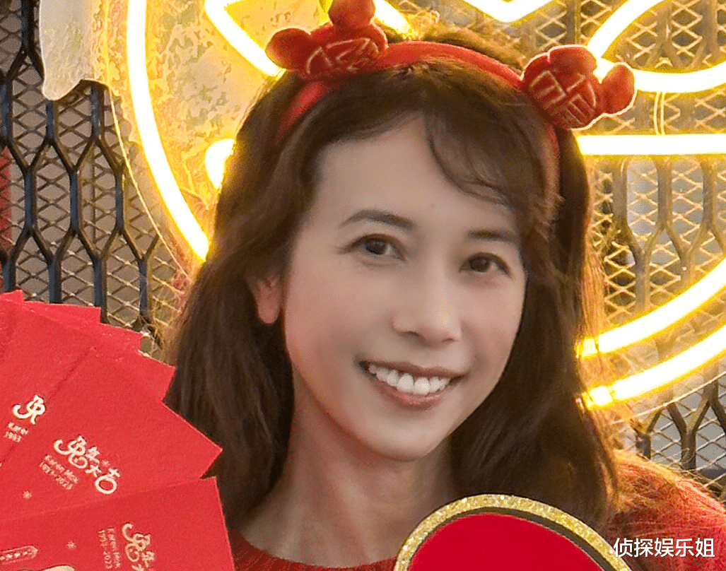 关晓彤|莫文蔚大年初六晒开工照,52岁自信秀素颜,妆前妆后差别明显