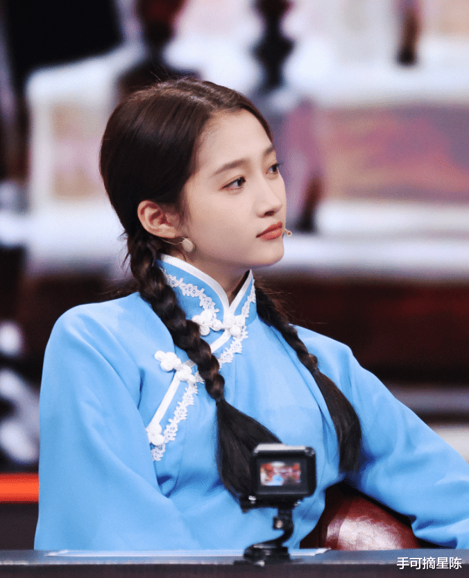 关晓彤|关晓彤与小6岁男星贴身热舞!扭腰摆胯大秀美腿,穿旗袍曲线曼妙