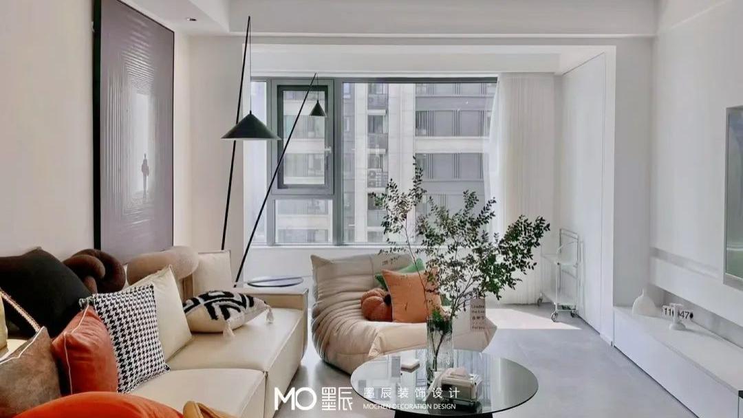 125平米现代简约风装修实景，纯白电视背景墙也能这么高级？！