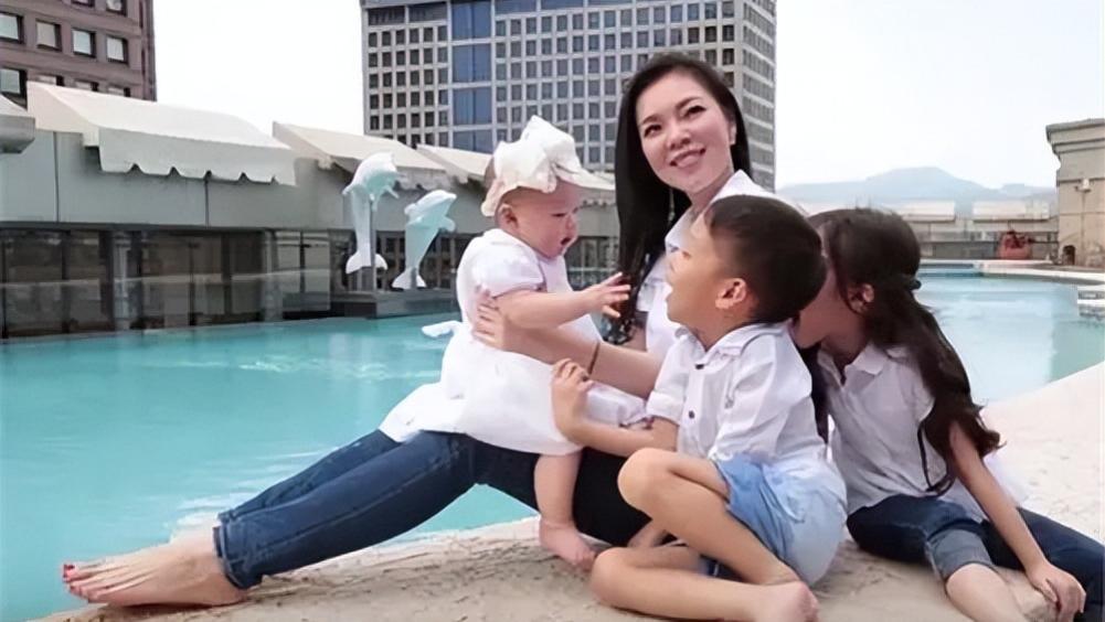 曾馨莹|郭台铭老婆曾馨莹晒照，住超大豪宅生活惬意，本人身材保养如少女