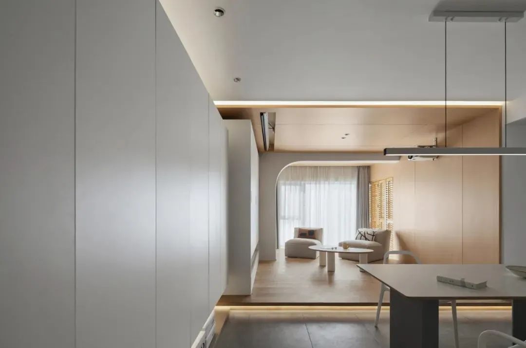 武汉夫妻的78㎡新家火了,把客厅装成了“大盒子”,太有眼光了