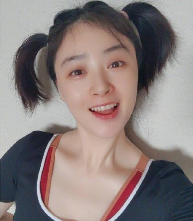 蒋欣 演员蒋欣晒出近照，减肥后气质大变，越来越有魅力