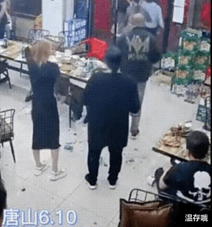最后被捕的沈某俊:在一行人中咖位最高,灰衣女子一直向其求情