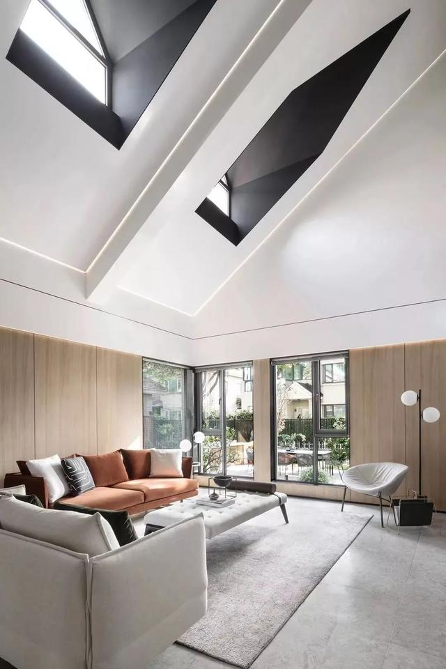 300㎡现代极简,黑白配+木饰面,满屋时尚自然的体验