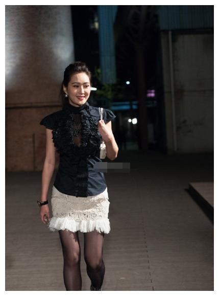 李莫愁|她被称最“性感”李莫愁,今52岁仍韵味十足,一颦一笑不减当年!