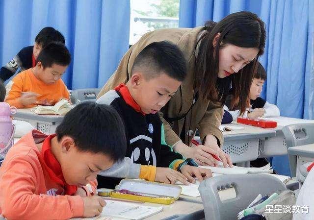 小孩打架,家长上门道歉反被打,网友:伸手不打笑脸人?