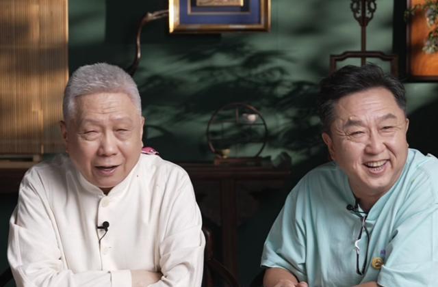 于谦|德云社于谦刚演完话剧,就又开启直播,粉丝:谦大爷一刻也不闲着