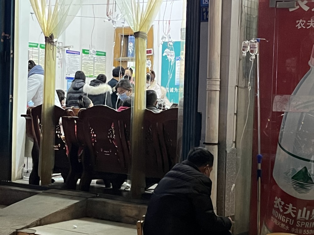 农村医务室发热人群扎堆输液,基层医护缺乏应对“阳性”人员经验!
