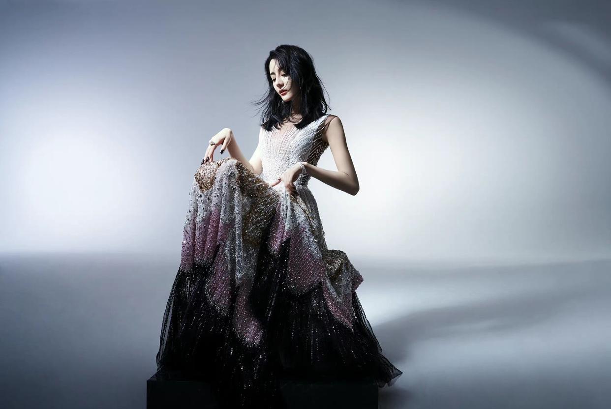 秦雪|美色倾城！赵丽颖迪丽热巴赵露思唐嫣最新大片，佳人如梦似缪斯！