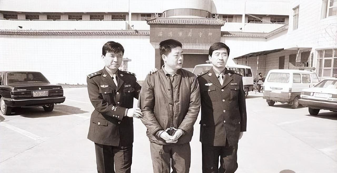 山东黑老大徐宗涛,父亲因他牵连被枪杀,审判时卷宗一车拉不完