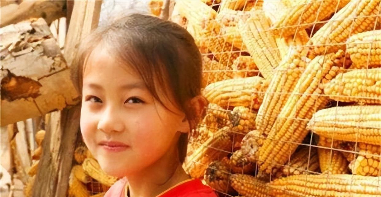 铁嘉欣:7岁女孩因一张笑脸走红,父母因此为她拒绝100万的签约
