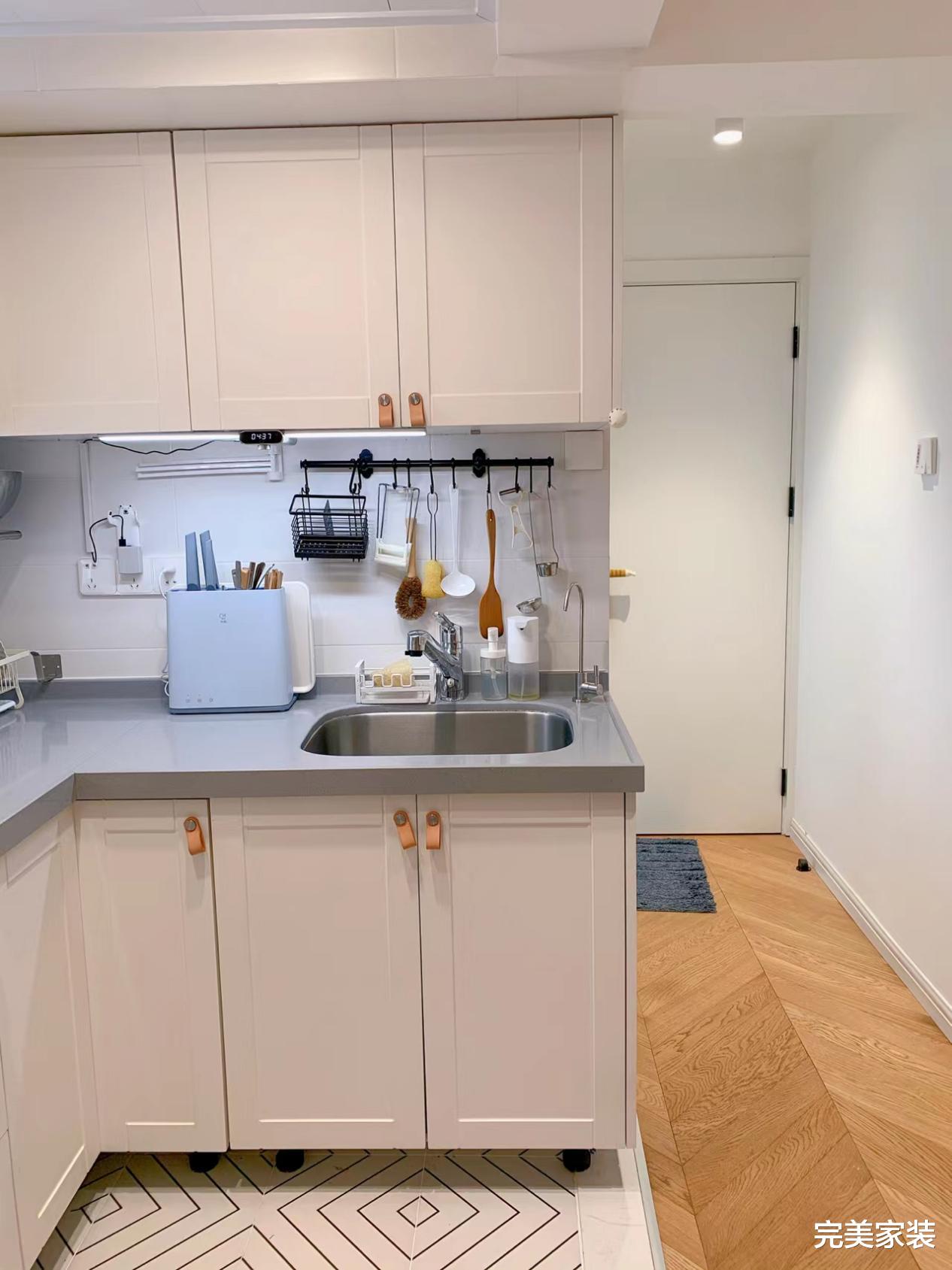 厨房不一定大的就好,看看日本3㎡的小厨房,干净整洁没有油污!