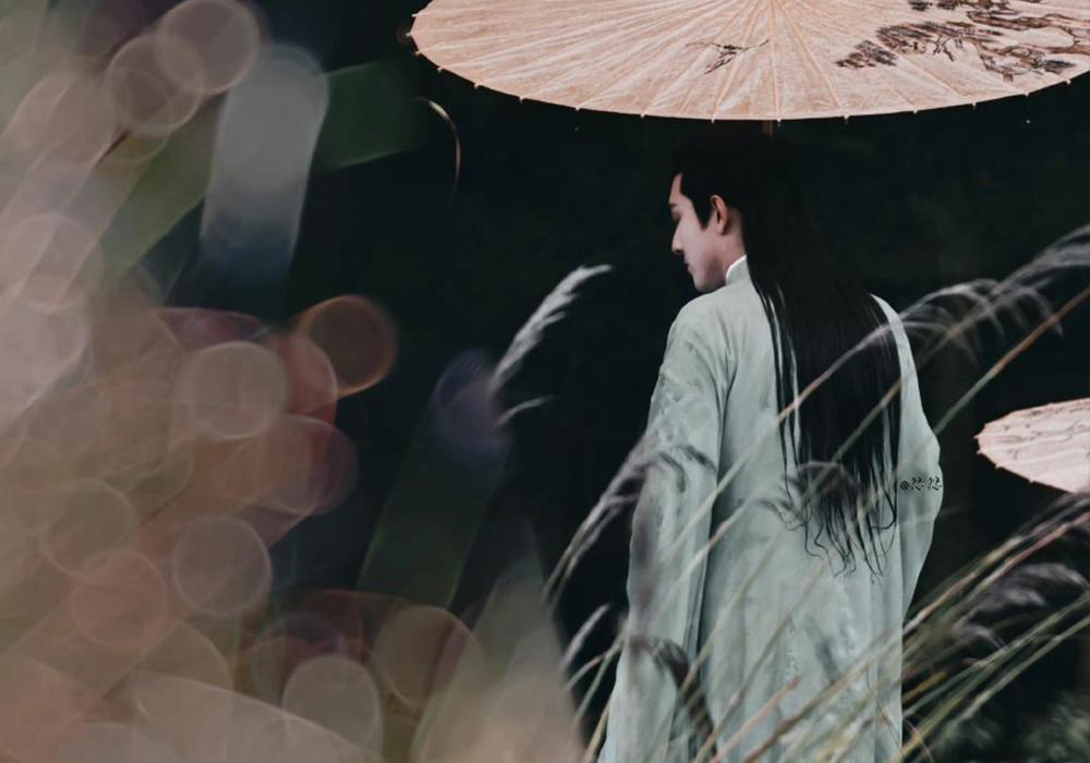 赵丽颖|《与凤行》至味海报短片，赵丽颖回眸绝美，林更新撑伞有气质！