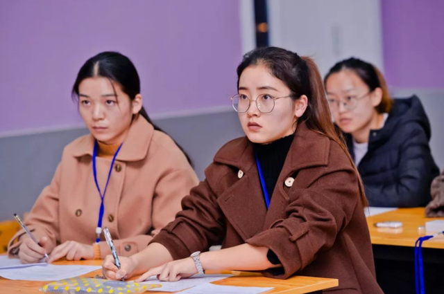 教师|教师领域传来新消息，学校招聘教师门槛或将提升，师范生直言发愁