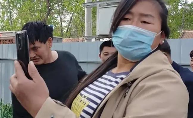 朱之文|知名导演谈大衣嫂事件:大衣哥具有连带责任,涉及家风问题!