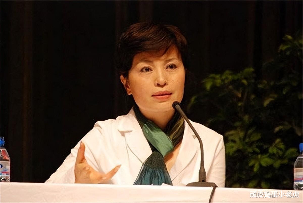 李瑞英: 儿子坠楼仍坚守岗位, 工作28年零失误, 为何退休后饱受争议?
